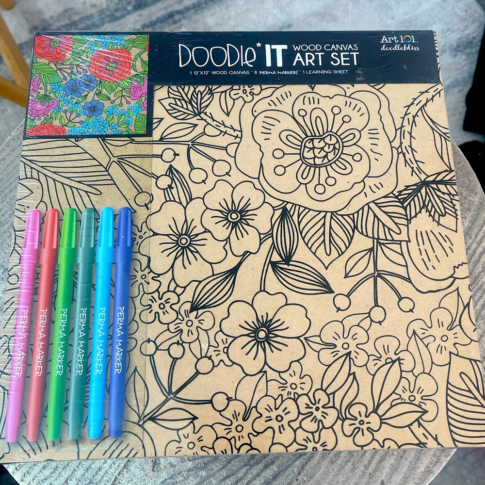 Doodle It Wood Canvas Art Set with Markers